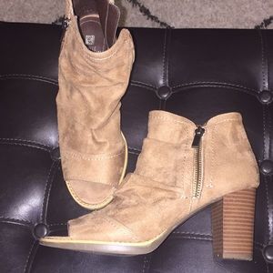 NWOT Open toe booties